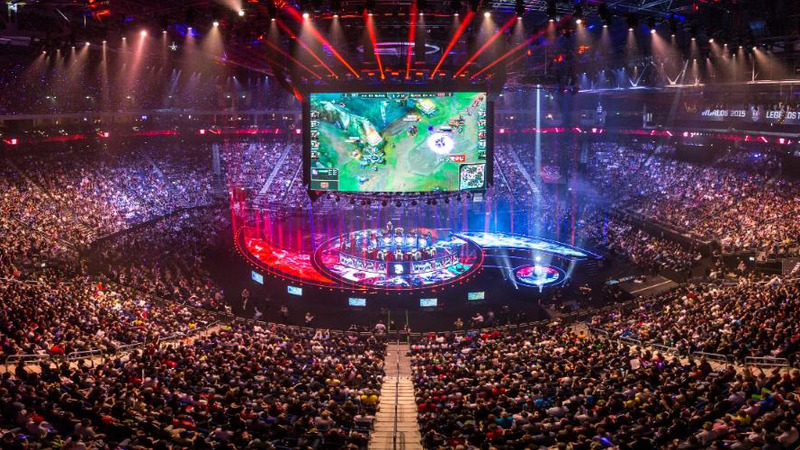 トピックス記事「観るだけでも盛り上がれる！観戦者としてeスポーツ を楽しむ方法」のメイン画像